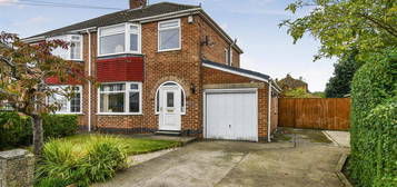 3 bed semi-detached house for sale