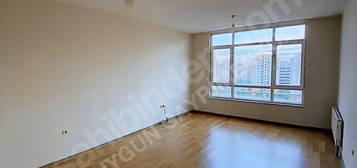 KAYAŞEHİR'DE SATILIK ARA KAT, BOŞ 3+1, 118 m² balkonlu DAİRE