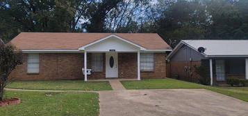 738 Sandy Ln, Pearl, MS 39208