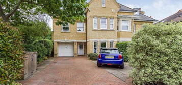 5 bedroom semi-detached house for sale