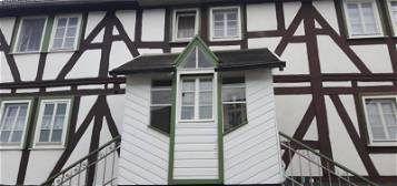 Kapitalanleger aufgepasst Freistehendes, historisches 3-Familienhaus mit großer Scheune, Hofbereich und Garage in Dillenburg-Donsbach zu verkaufen