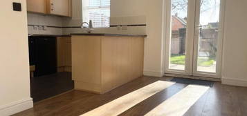 4 bed town house to rent