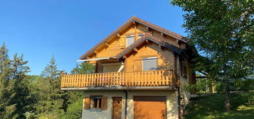 BEAU CHALET AU COEUR DU PAYS DES LACS DU JURA