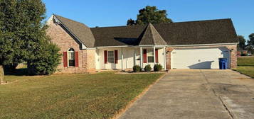 1416 Raven Cir, Trumann, AR 72472