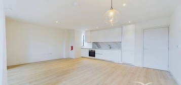 Flat to rent in Leonora House, Voss Court SW16