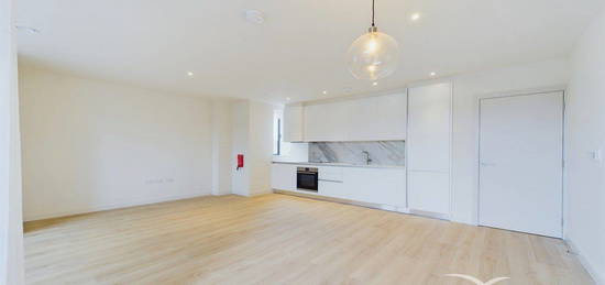 Flat to rent in Leonora House, Voss Court SW16