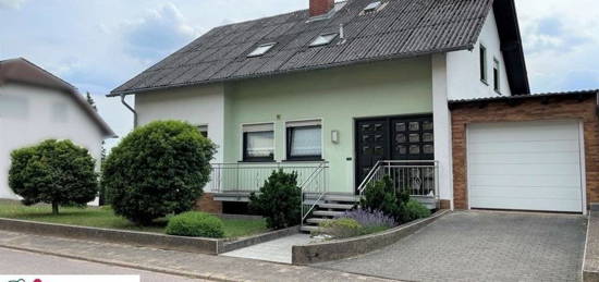 GRENZNÄHE: WOHNHAUS MIT 2 WOHNUNGEN, GARTEN U. GARAGE