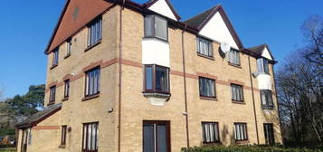 Flat to rent in St. Annes Rise, Redhill RH1