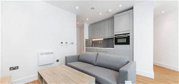 Studio to rent in West Gate, West Gate, London W5