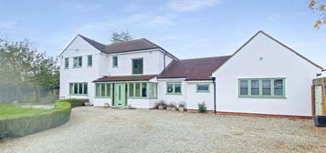 5 bedroom detached house