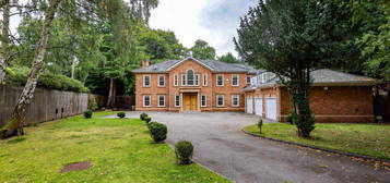 6 bedroom detached house