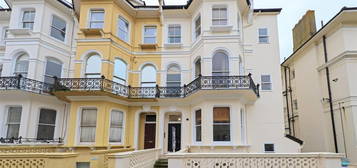 Flat to rent in St. Aubyns, Hove BN3