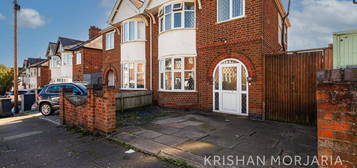 3 bed semi-detached house for sale