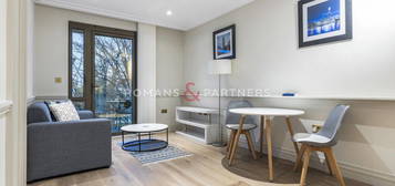 Flat to rent in Queens Wharf, Hammersmith W6