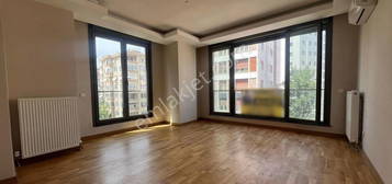 Suadiye Badat Caddesi Marmaray Ayeavu Metro 3+1 100m2 4Yllk Ebeveyn Banyo Balkon Satlk Daire