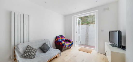 Maisonette to rent in Marlborough Road, London N19