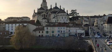 Location appartement T2 meublé face cathédrale