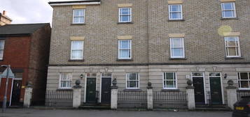 3 bed town house to rent