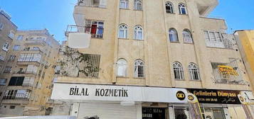 OPAL EMLAK'tan BAHÇELİEVLER'de ARAKAT 3+1 SATILIK DAİRE