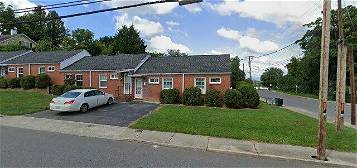 504 Rockford St, Mount Airy, NC 27030