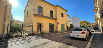 Casa indipendente in vendita in via Umbria, 25