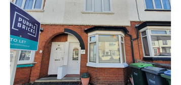 Semi-detached house to rent in Topsham Road, Smethwick B67