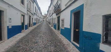 Vendo casa na rua principal do castelo de estremoz