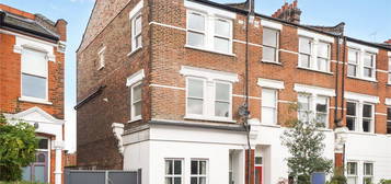 Flat for sale in Weston Park, London N8