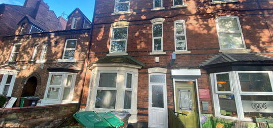 5 bedroom terraced house