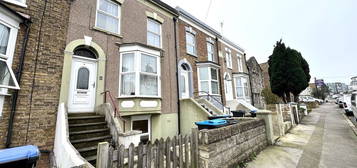 Flat to rent in Willsons Road, Ramsgate CT11