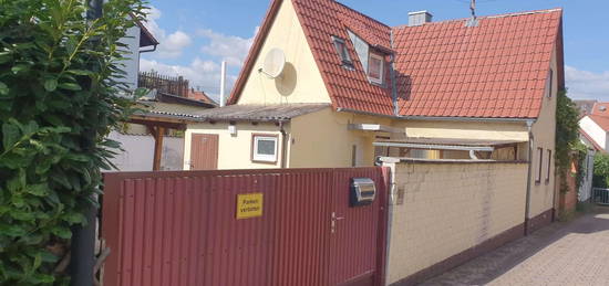 Günstiges 4-Zimmer-Einfamilienhaus mit EBK in Lingenfeld