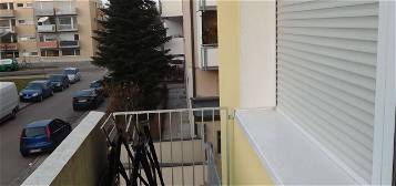 Exklusive, gepflegte 2-Zimmer-Wohnung mit Balkon und EBK in München