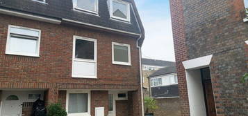 4 bedroom end of terrace house