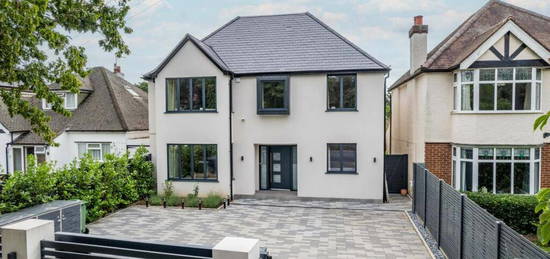 5 bedroom detached house