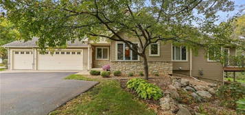 8824 Stonebrooke Trl, Woodbury, MN 55125