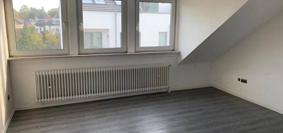 2,5 Zimmer DG Wohnung