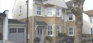 4 bedroom semi-detached house to rent