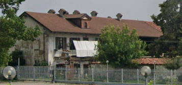 Villetta bifamiliare all'asta in corso Torino, 197