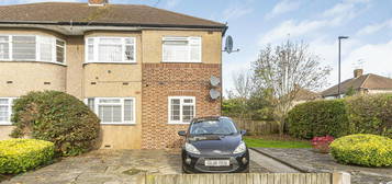 Maisonette for sale in Gordon Road, Enfield EN2