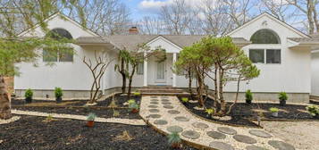 155 Sea Farm Ln, Bridgehampton, NY 11932