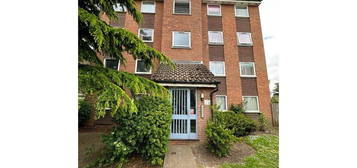 Flat to rent in Gurney Close, Barking IG11