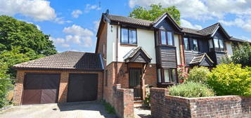 Terraced house to rent in Fairholme Gardens, Farnham, Surrey GU9