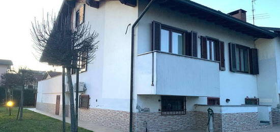 MORTARA CITTA': AMPIA VILLA BINATA CON GIARDINO