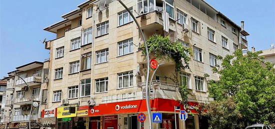 DARICA İSTASYON CADDESİ ÜZERİNDE SATILIK ARA KAT DAİRE