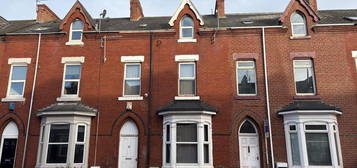 5 bedroom terraced house to rent