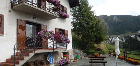 Casa indipendente in affitto in via Piano, 15