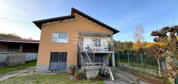 VILLA LIBERA SU QUATTRO LATI CON GIARDINO E TERREN