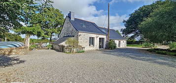 Maison en pierre avec piscine et terrain d'1 hectare