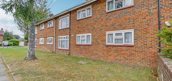 Maisonette to rent in Ashdown Drive, Crawley RH10