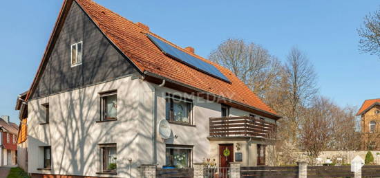 Zweifamilienhaus mit Terrasse und Südbalkon, Solarthermieanlage sowie Garage/ Werkstatt